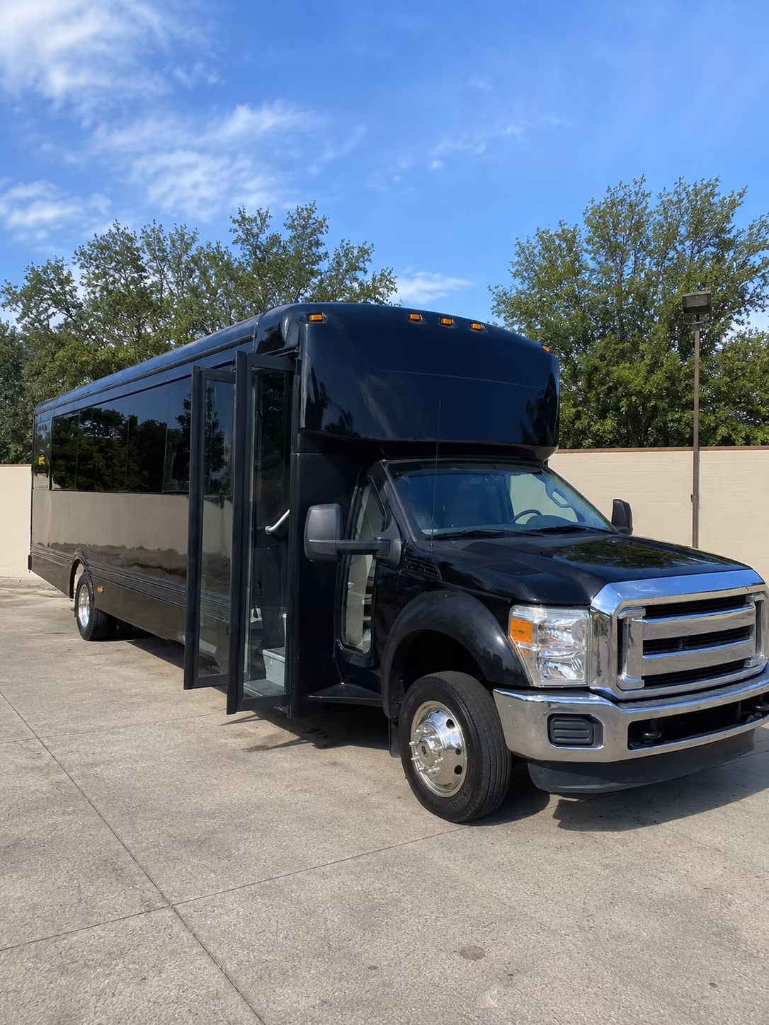 apple valley 20 passenger party bus